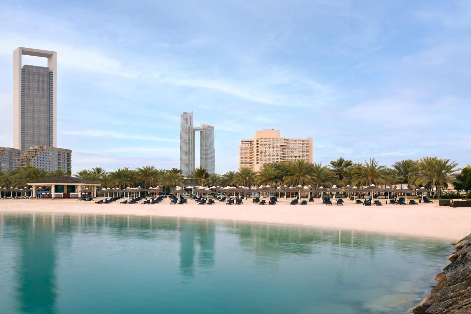 Intercontinental Abu Dhabi By Ihg Hotell Eksteriør bilde Beach at the Jumeirah Etihad Towers Hotel